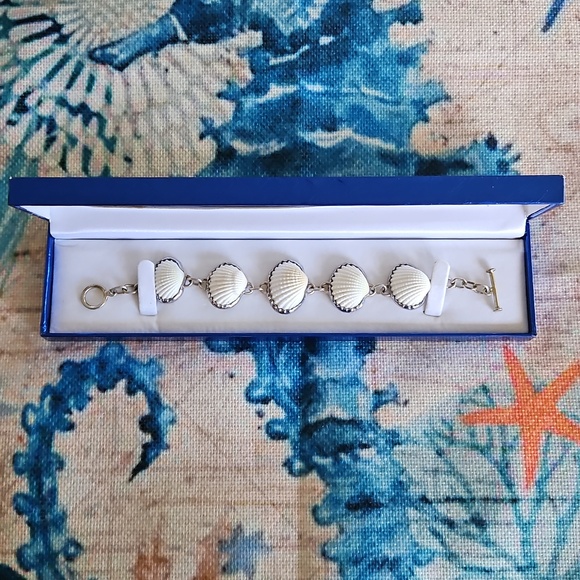 Sterling Silver Shell Bracelet - Picture 15 of 16